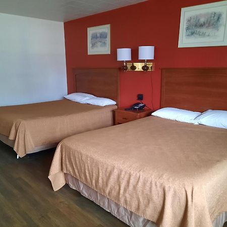 Motel Reedsburg Room photo